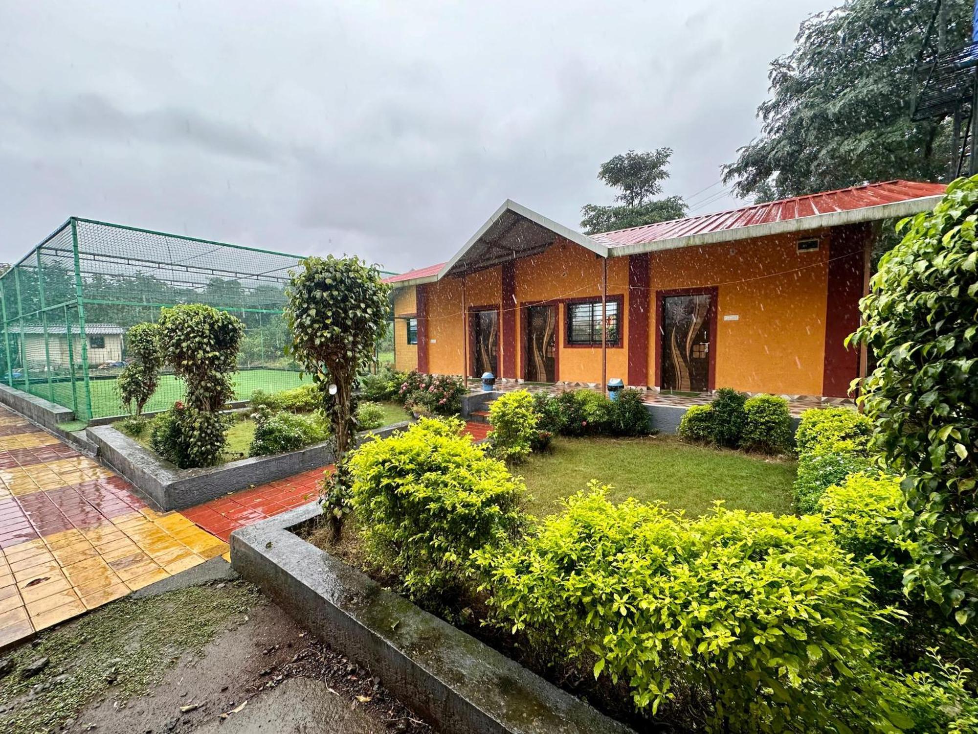Karjat Ap Resort Exteriér fotografie